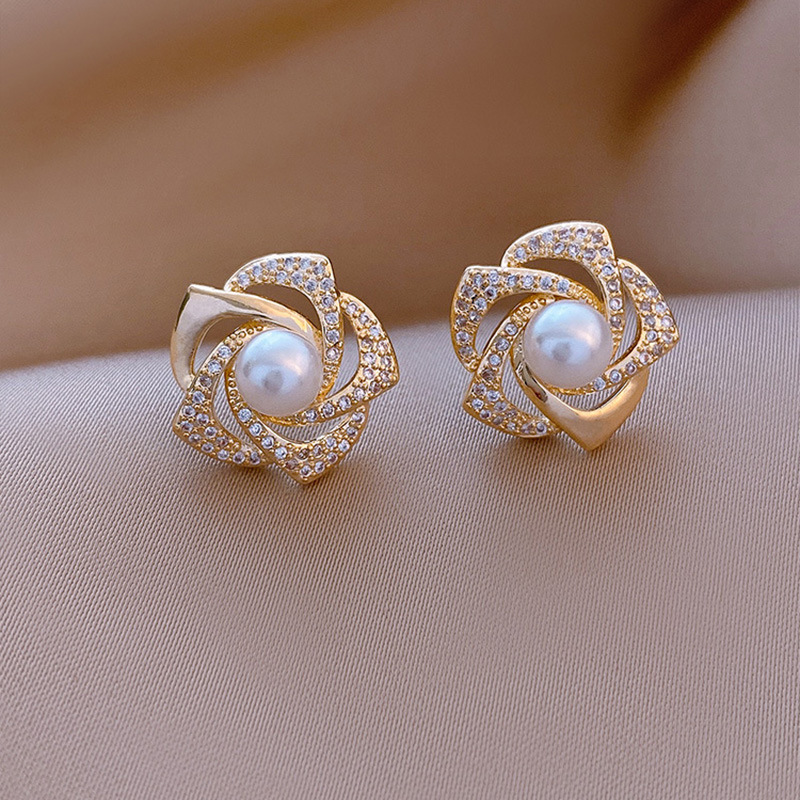 Korean retro diamond-encrusted rose stud earrings, female Internet celebrity style, ins personality stud earrings, 925 silver needle earrings wholesale full figure