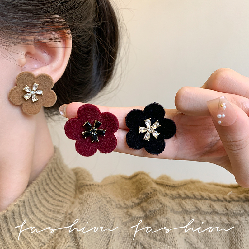 925 Silver Needle Autumn and Winter Plant Velvet earrings, artistic, retro and high-end Christmas earrings, individual and exaggerated earrings for women details Picture