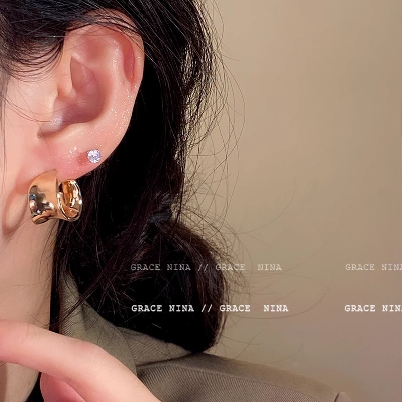 Commuting C-shaped wide face stud earrings for women, a niche design with a high-end feel, autumn and winter earrings, a new trendy metal ear accessory from 2025 Specification drawing