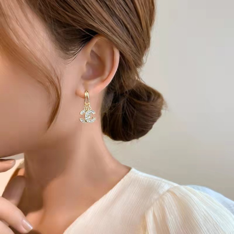 S925 silver needle studded with diamonds retro letter C earrings, a female Internet celebrity's fashionable, simple and elegant style, INS cold style stud earrings Application Scenario