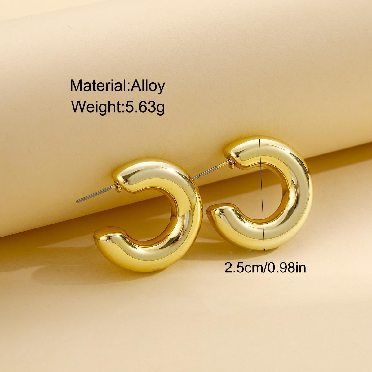 The frosted gold C-shaped earrings, a popular cross-border bestseller from Europe and America, are creative, simple, metallic and personalized. They are basic ear rings for women details Picture