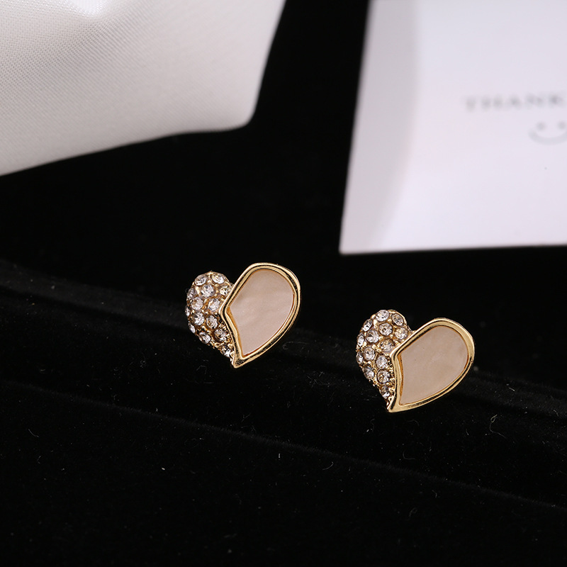 Korean style diamond-encrusted heart-shaped stud earrings S925 silver needle simple and girlish design small earrings Application Scenario