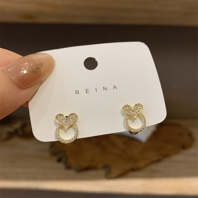 A new style of Korean-style design full-diamond heart-shaped earrings with a light luxury and high-end feel Specification drawing