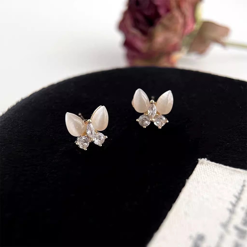 Geometric cat's eye stone butterfly Stud earrings 2025 New style, high-end, unique design, simple and light luxury earrings, small earrings Specification drawing
