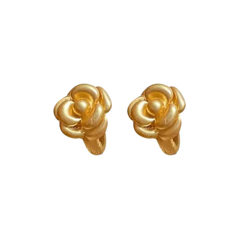 The simple and elegant golden camellia flower ear buckles exude a unique and high-end feel. They are versatile and fashionable for women's commuting earrings Item Picture