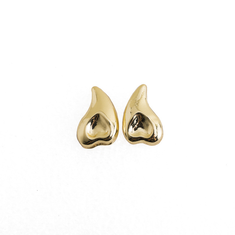 S925 Silver Needle Korean version New simple metal heart-shaped stud earrings, the same design as the trendy Instagram influencers, small stud earrings Item Picture