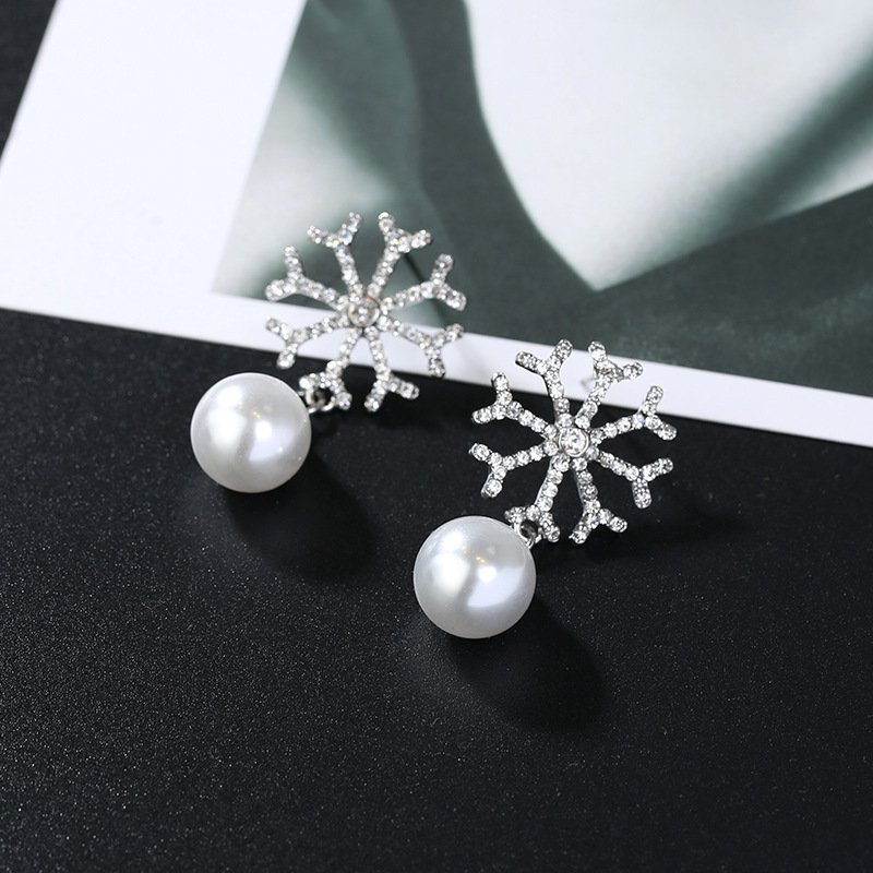 S925 Silver Needle Korean Personalized Snowflake Pearl Earrings 2021 New Style Fashionable and elegant Stud earrings Simple earrings for women full figure