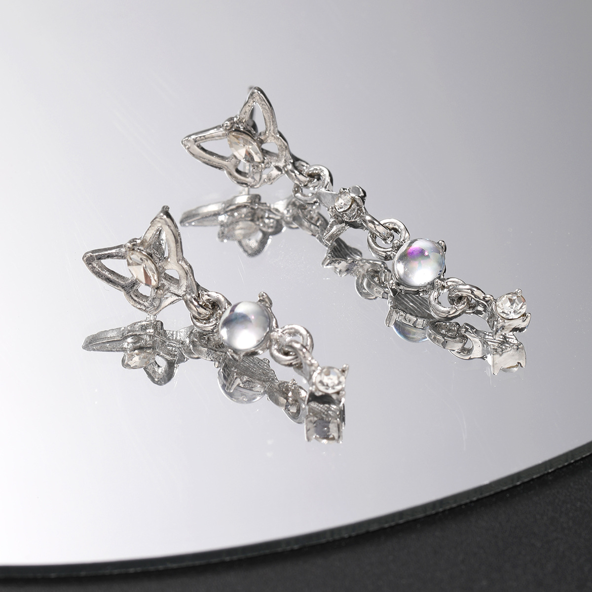 New cross-border fashion, light luxury, niche and high-end asymmetrical butterfly moonstone earrings, elegant and small women's earrings Application Scenario
