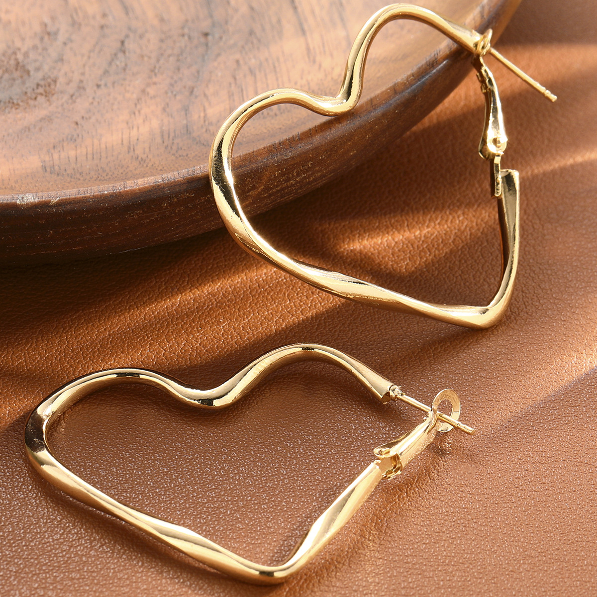 earring European and American cross-border Instagram niche design earrings, unique and simple, irregular hollowed-out heart-shaped ear loops for women details Picture