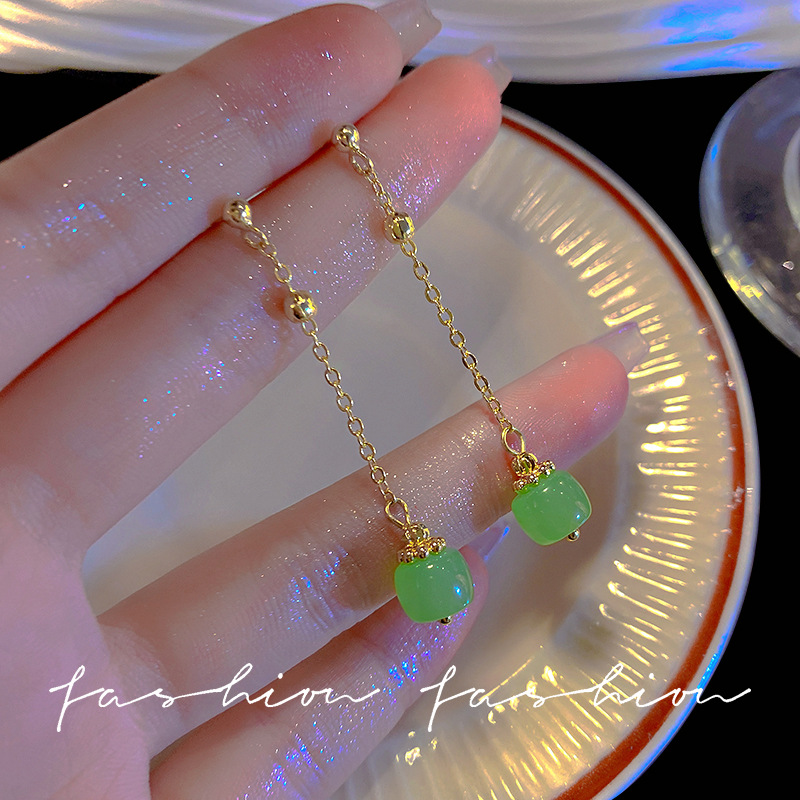 Retro ancient-style imitation Hetian jade earrings and earrings for women, a new bestseller in 2023, with a light luxury and high-end feel details Picture