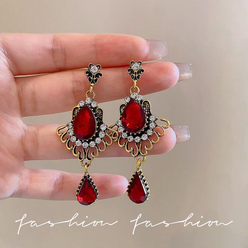 Bohemian red women's court-style earrings, retro ruby imitation Baroque versatile long and elegant earrings details Picture
