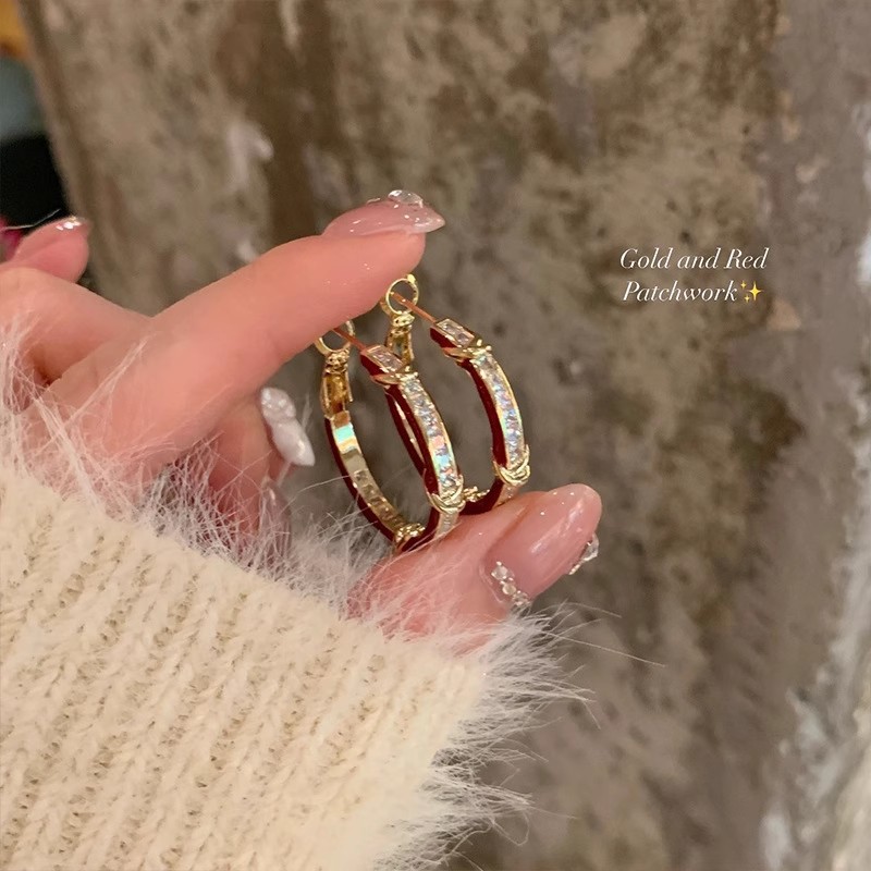 Zirconium enamel drop glaze stud earrings are a niche design for women, featuring exquisite simplicity and a high-end feel. They are light luxury, fashionable and versatile earrings full figure