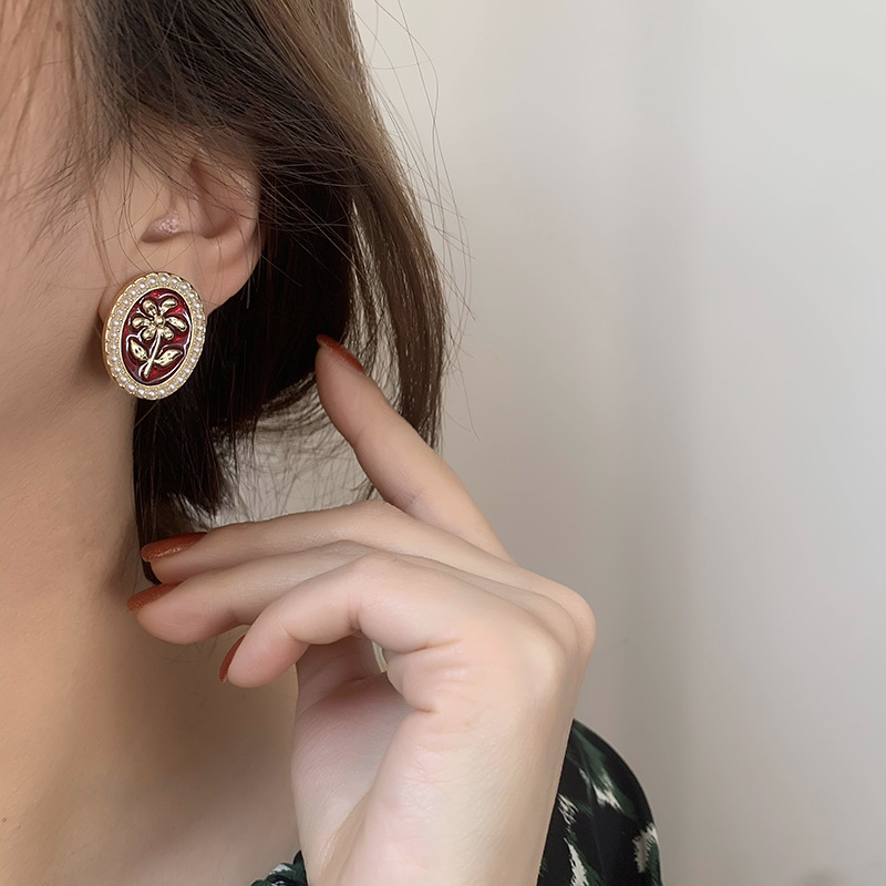 S925 Silver Needle, Korean fashion, retro style, oval flower, red stud earrings, niche design, trendy earrings and earrings Specification drawing