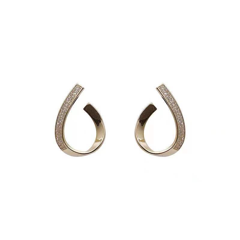 S925 Silver Needle, a trendy and individualized brand from Dongdaemun, South Korea, featuring bright diamond earrings and pendants with a trendy and stylish design Item Picture
