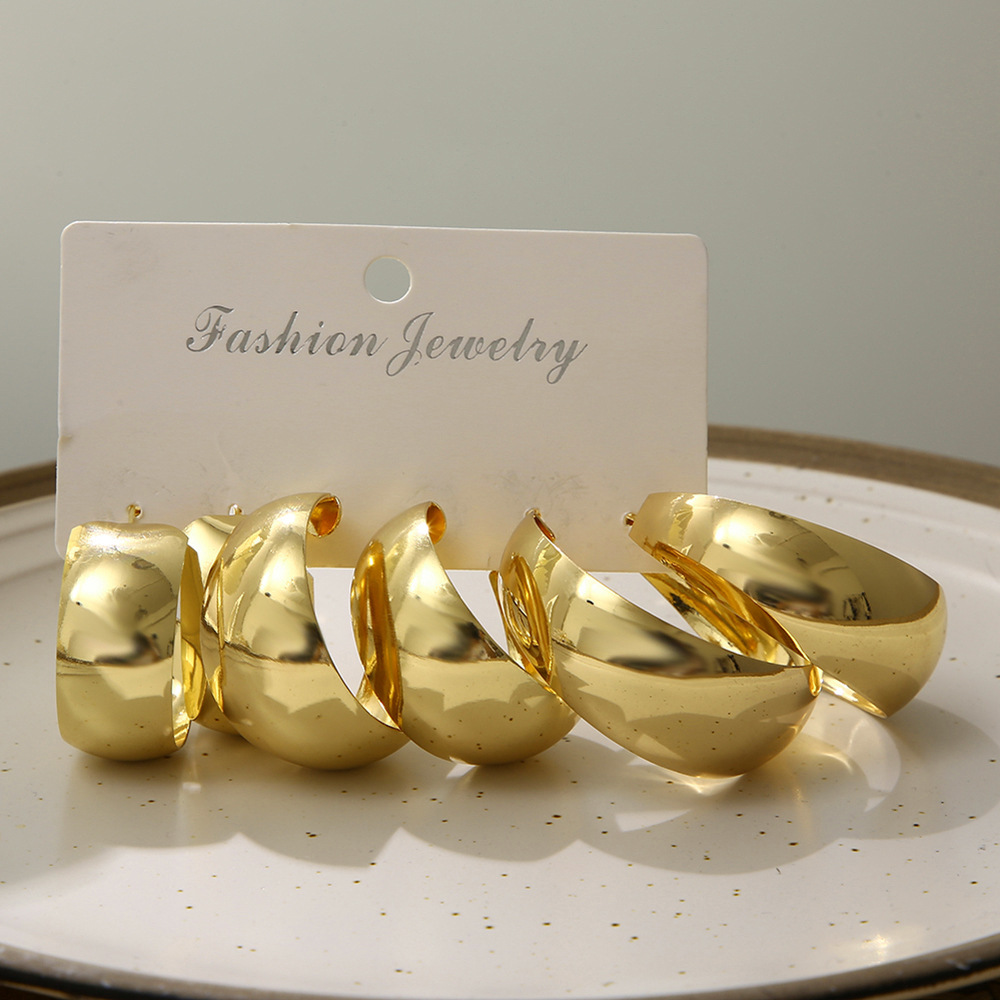A new cross-border gold metal personalized and exaggerated earring set with creative retro C-shaped earrings from Europe and America, 3-piece set Specification drawing
