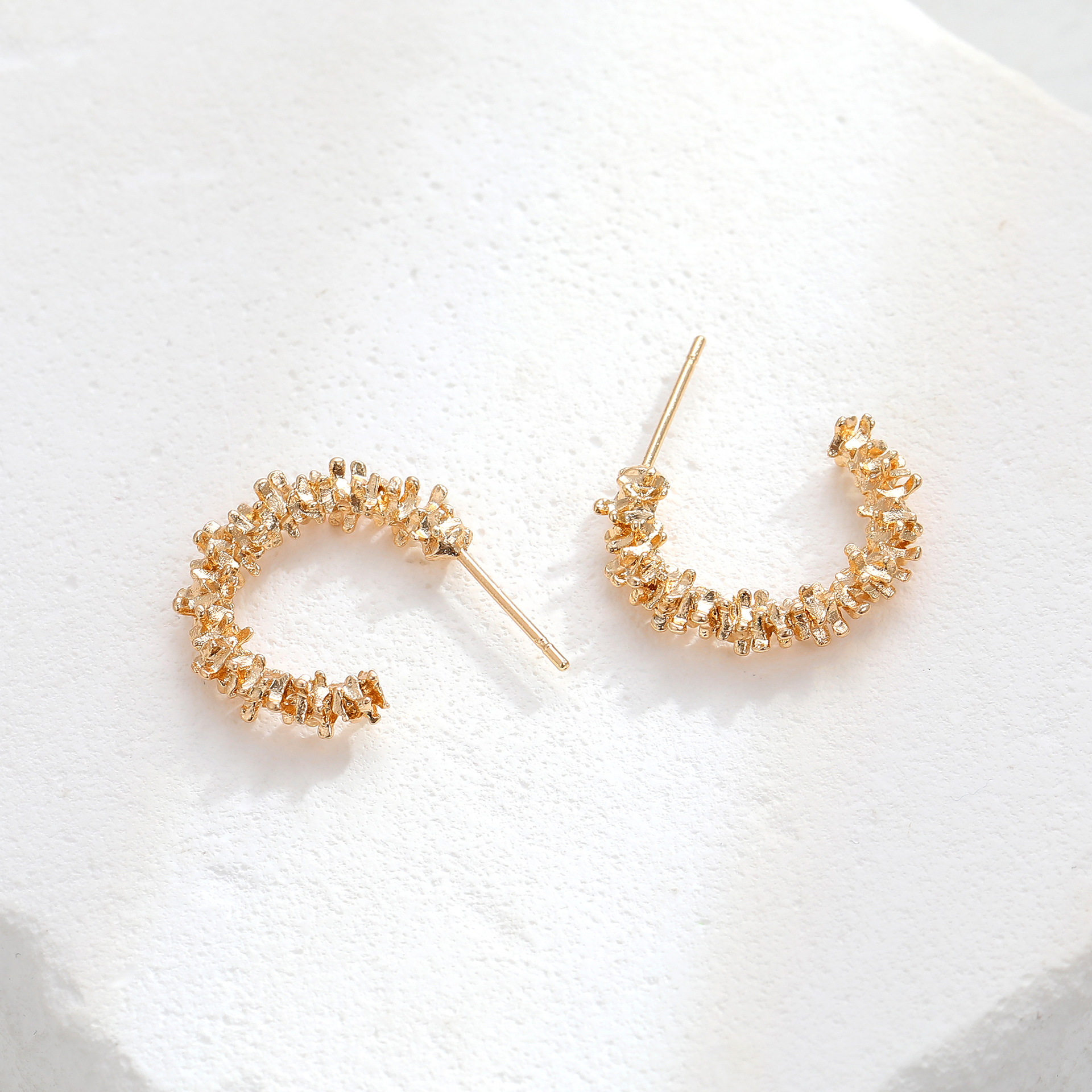 New cross-border independent station, sparkling and personalized C-shaped ear rings, high-end women's silver earrings in a few pairs Application Scenario