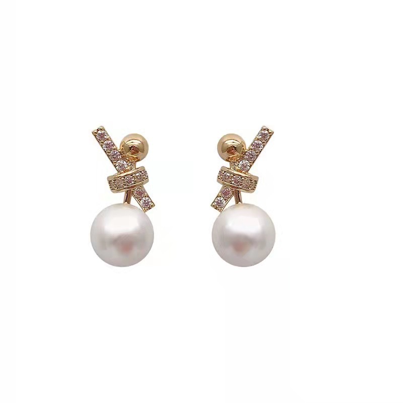 Korean Dongdaemun pearl stud earrings, simple and elegant bow earrings, women's retro design style earrings S925 silver needle Item Picture