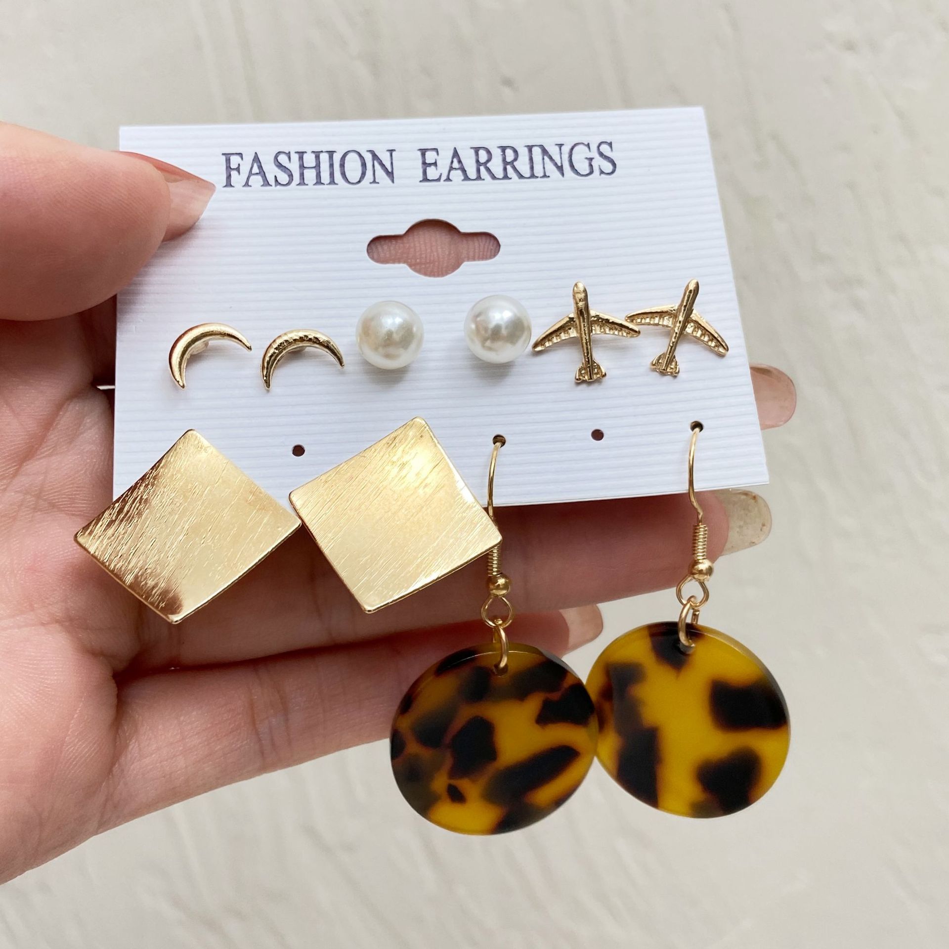 A 6-piece set of European and American metal circle chain stud earrings, creative and personalized cross-border heart-shaped pins, butterfly earrings for women Application Scenario