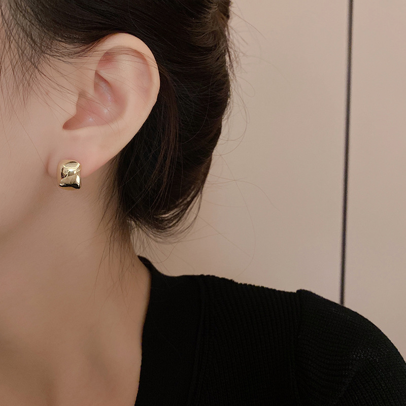 S925 Silver Needle Korean simple metal style earrings, female Internet celebrity style stud earrings, small, retro and high-end earrings details Picture