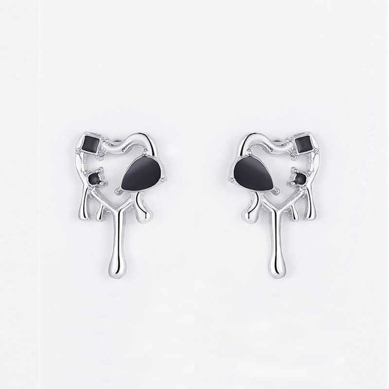Punk-style dark zircon heart-shaped stud earrings, creative and personalized heart-shaped earrings, ins cold style stud earrings wholesale Item Picture