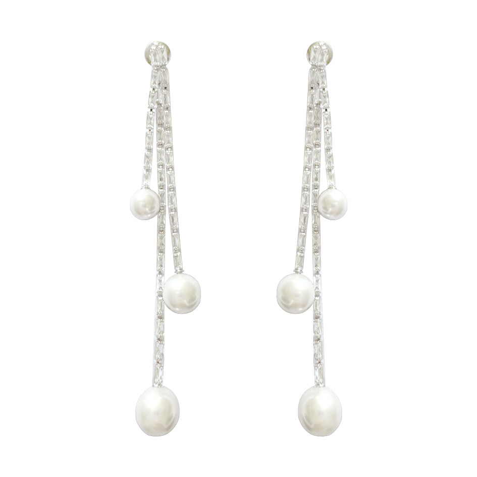 S925 Silver needle exquisite and individual tassel earrings, a light luxury and high-end feel, full diamond earrings, fashionable, niche and versatile earrings for women Item Picture