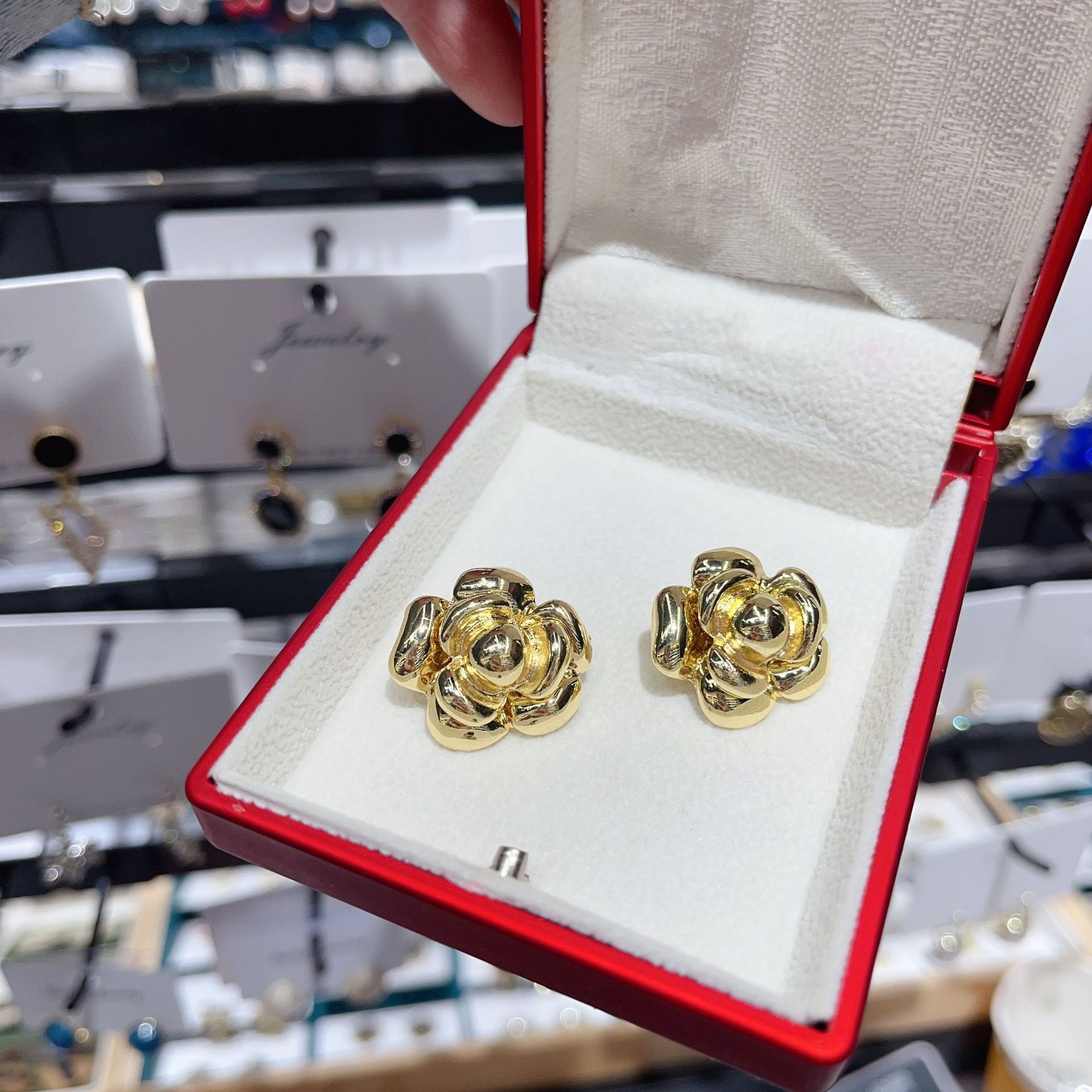 S925 silver needle retro vintage metallic three-dimensional rose stud earrings, camellia, niche and elegant silver needle earrings for women Application Scenario