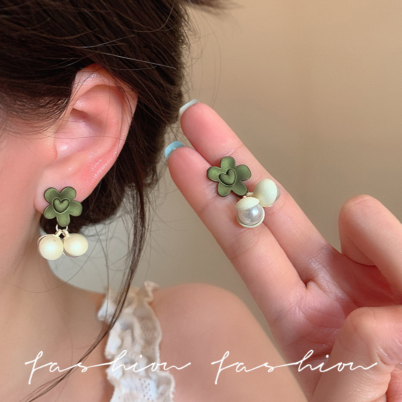 s925 Silver Needle, fresh and delicate heart-shaped pearl stud earrings, a popular summer earring for women in the forest style, a new trend in 2025 full figure