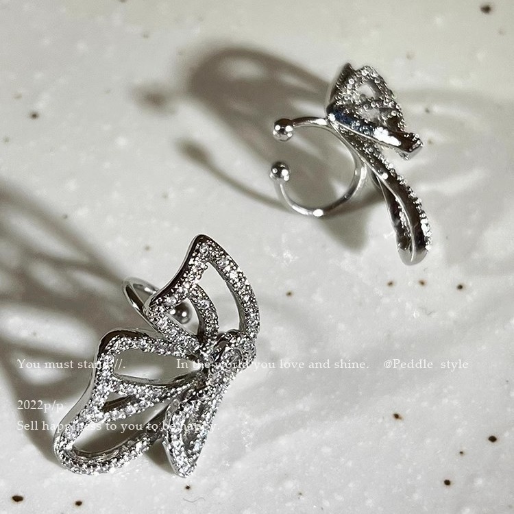 French light luxury butterfly ear clips, new women's ear bone clips, niche design earrings, high-end ear accessories Application Scenario