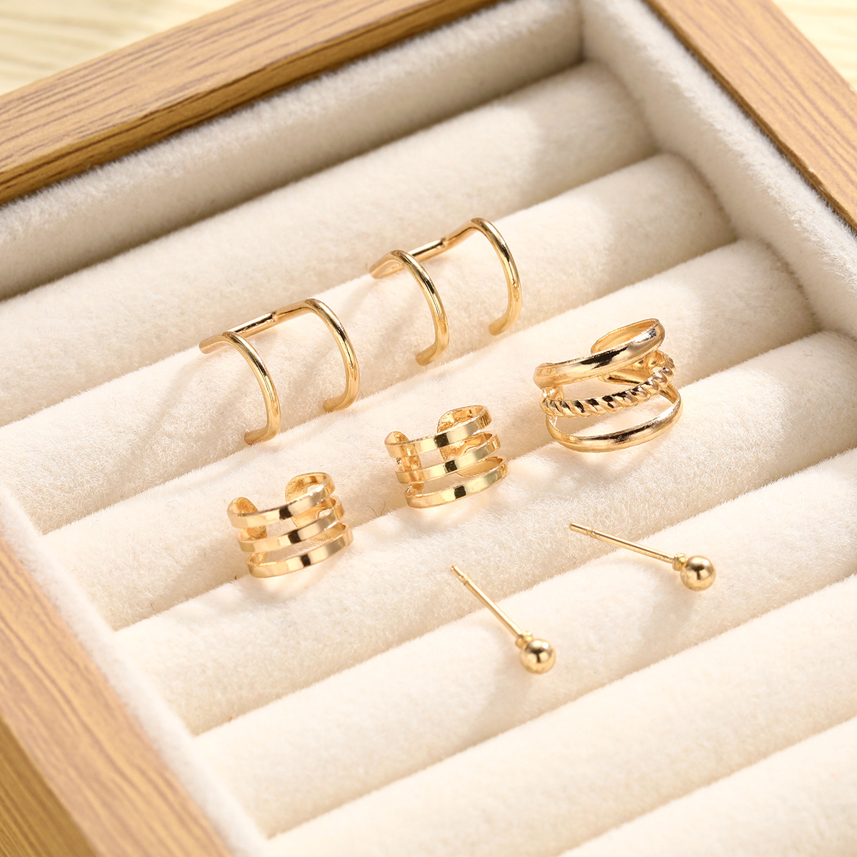 Cross-border retro European and American hollowed-out creative and simple multi-layer ear clip set, golden women's ear clip earrings 7-piece set Specification drawing