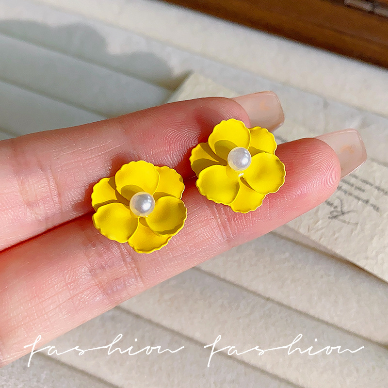 Yellow flower stud earrings for women, new summer 2025 versatile pearl earrings, vacation style, gentle forest-themed earrings details Picture