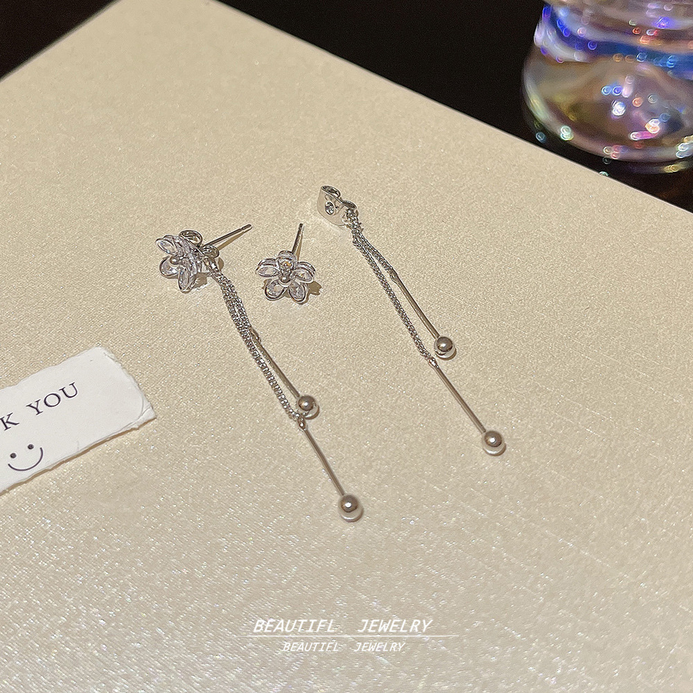 S925 silver needle double flower tassel earrings, a light luxury and high-end look, fashionable and versatile stud earrings, elegant and niche earrings for women Application Scenario