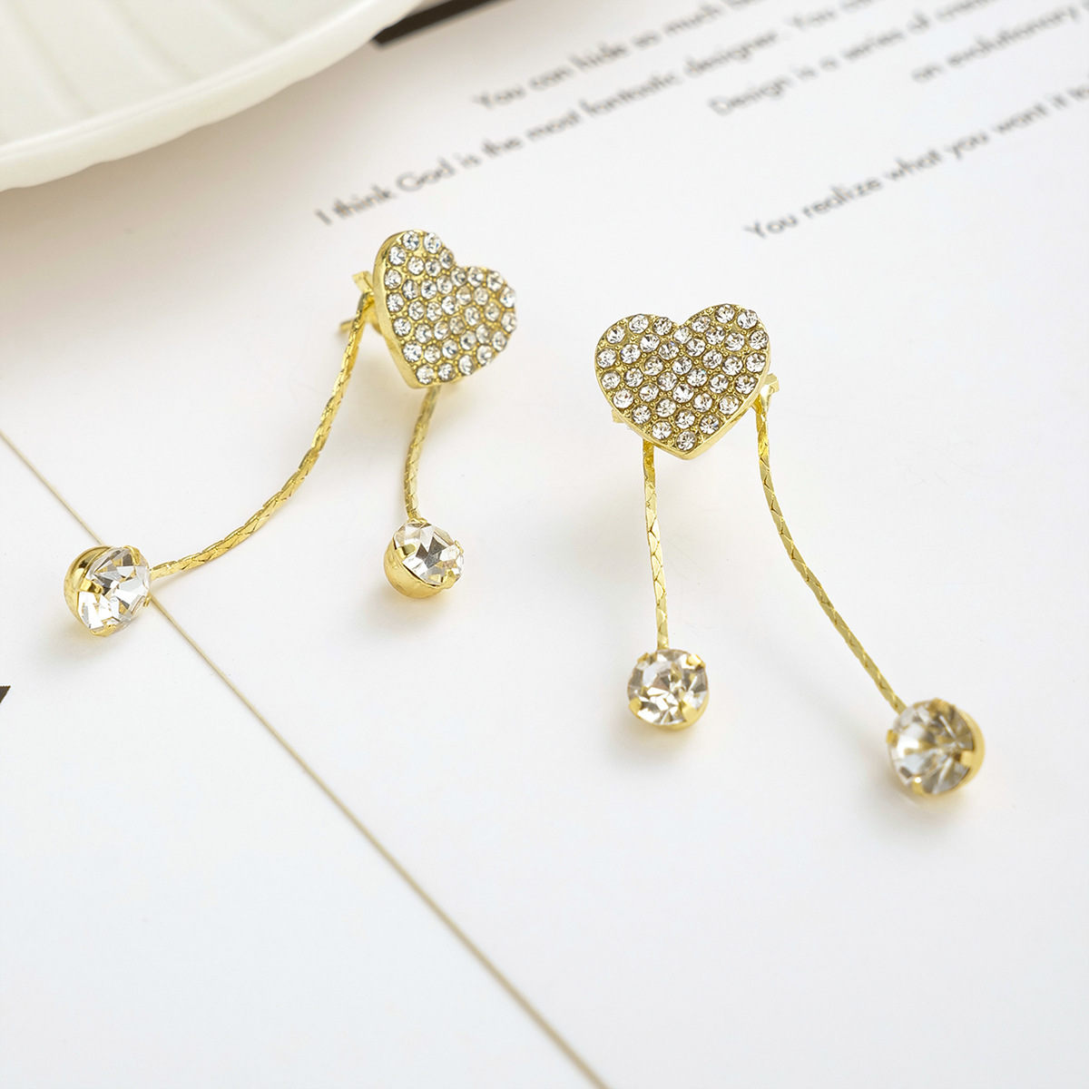 TEMU's best-selling asymmetrical full-diamond heart-shaped earrings, featuring two pairs of stud earrings and a fashionable and elegant peach-shaped tassel design Specification drawing