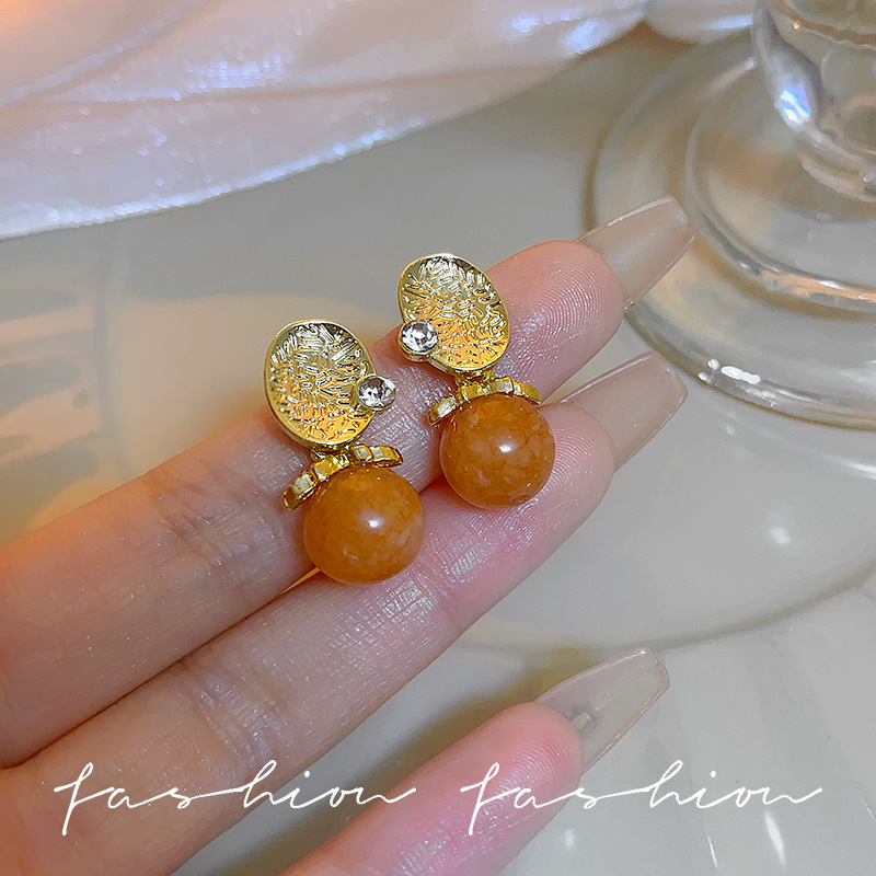 Unique and irregular-shaped metal stud earrings, new 2024 trendy and niche design sense, high-end light luxury and fashionable earrings for women Specification drawing