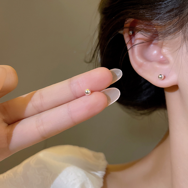 Double-head ear piercing, screwing, ear bone nails, women's earrings, ear bone nails, no need to remove while sleeping, women's bean ear nails Application Scenario