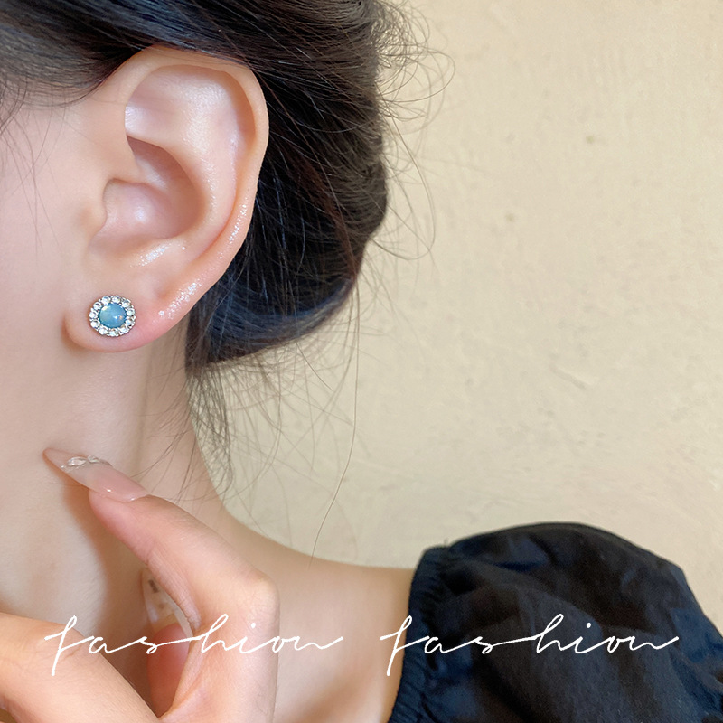S925 Silver Needle Gentle crystal Stud earrings for women, with a light luxury, exquisite and cool feel, are unique and niche ear accessories Application Scenario