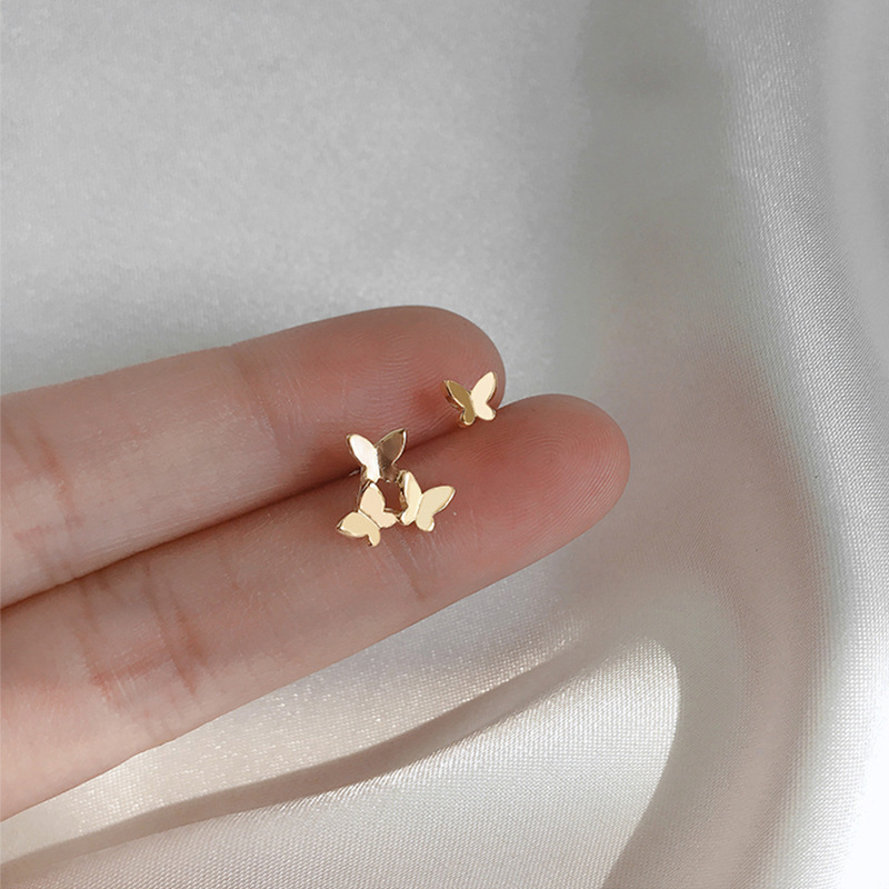 The compact and simple S925 silver asymmetrical butterfly stud earrings are versatile and feature a girlish personality design. They are Korean internet-famous earrings Specification drawing