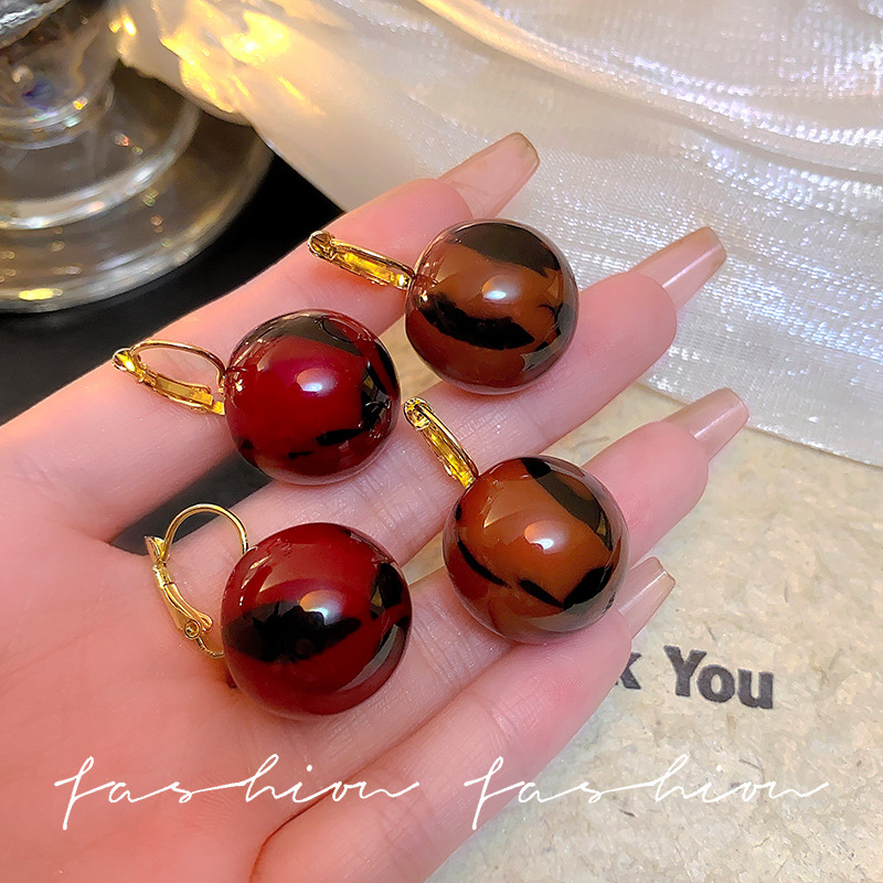 The new vintage sugar bean stud earrings in wine red are expected to be a bestseller in 2025. They are a niche design for women with a cool style full figure