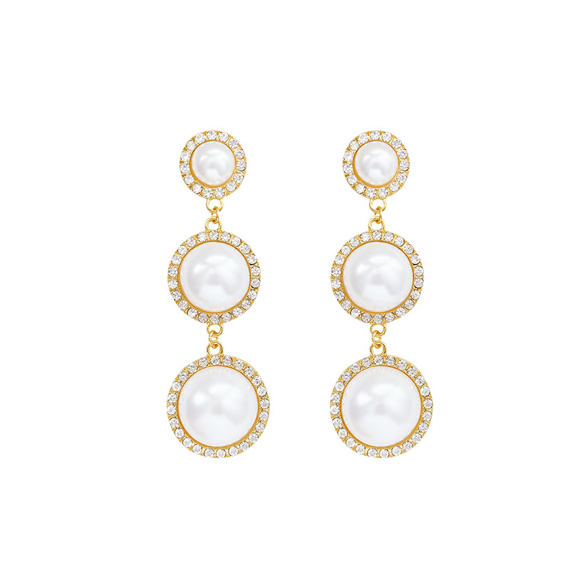 Exaggerated and grand pearl earrings for women, a new style in 2025, with a trendy and high-end feel. French and retro Hong Kong-style earrings are popular Item Picture