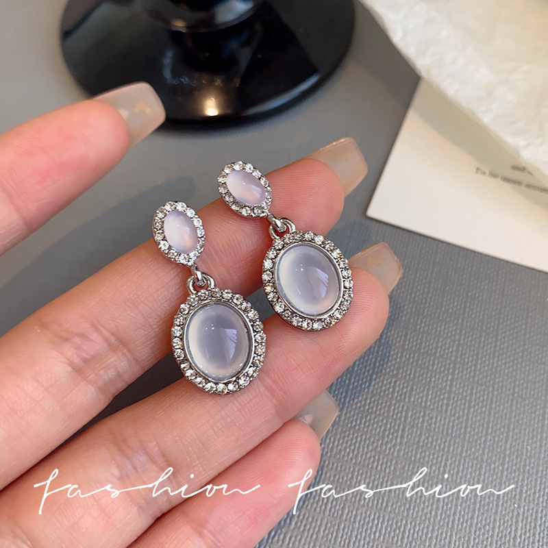 Small and exquisite cat's eye teardrop-shaped stud earrings with a unique and high-end feel for women, diamond-encrusted earrings, and a light luxury and elegant ladylike pendant details Picture