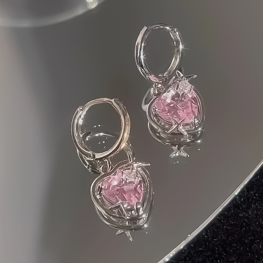 Starlight hollowed-out pink zirconium heart-shaped high-end light luxury ear buckles sweet and cool Barbie pink heart-shaped zirconium pendant earrings full figure