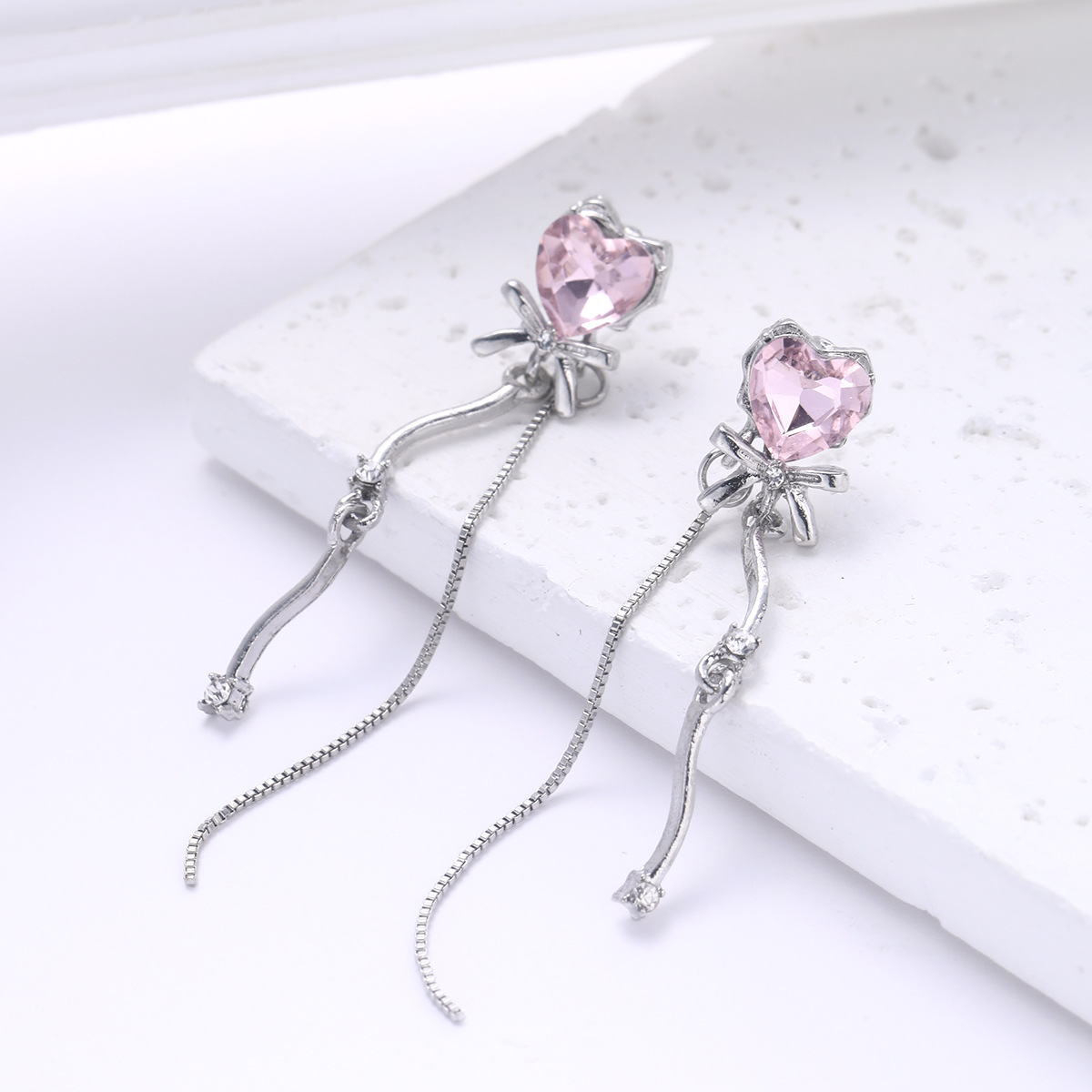 New cross-border, simple and high-end creative bow, heart-shaped, niche and light luxury tassel earrings, ladies' elegant earrings Specification drawing