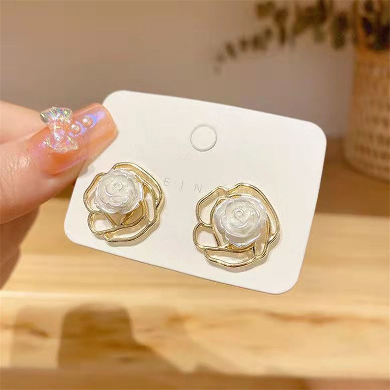 S925 Silver Needle Japanese and Korean camellia rose flower stud earrings, simple and retro French elegant, gentle and light luxury style Specification drawing