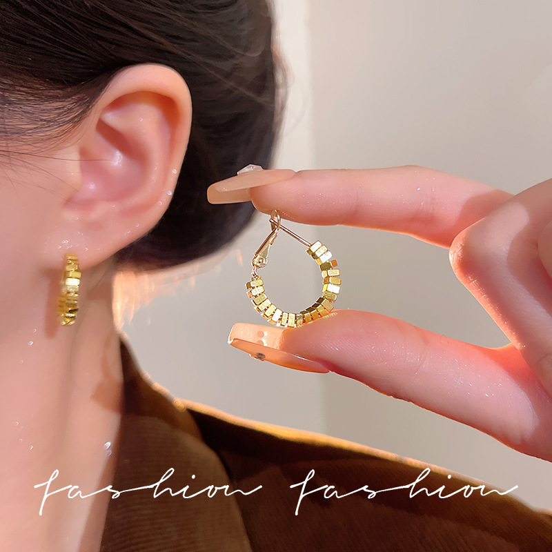Fashionable Little Ring ~2025 New bestseller golden autumn and winter earrings for women, silver earrings, high-end ear rings details Picture
