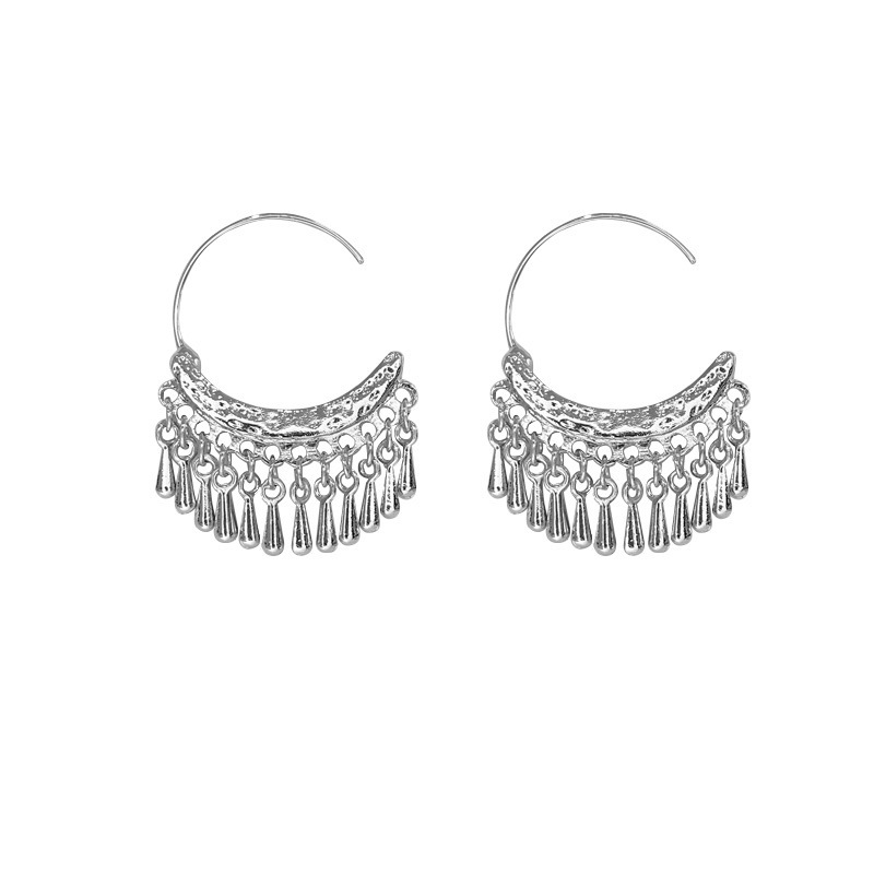 The cold and elegant water drop tassel earrings are unique and niche earrings for women. They exude a sense of light luxury and sophistication, with a grand and exaggerated style. The trend of earrings Item Picture