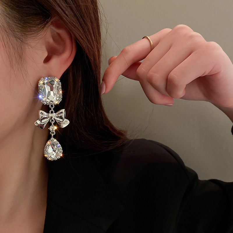 Super fairy-like retro bow tassel earrings for women, long, light luxury style, diamond-encrusted exaggerated earrings S925 silver needle earrings details Picture