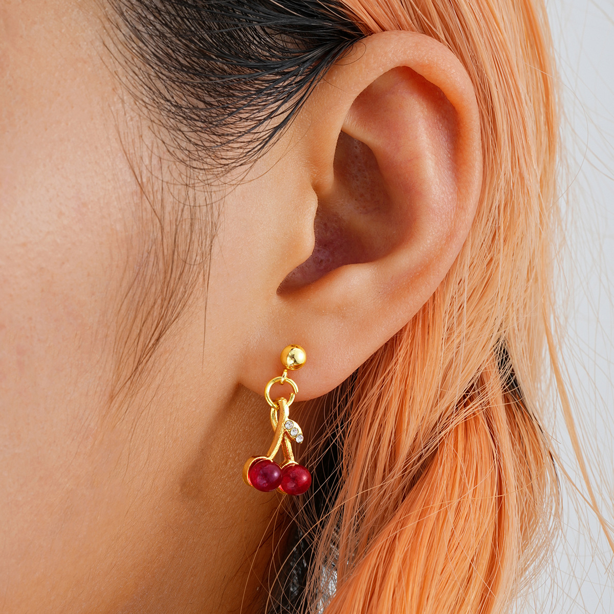 New cross-border niche and fresh red cherry earrings with a high-end and cute design. Wholesale of festive women's earrings for autumn and winter full figure