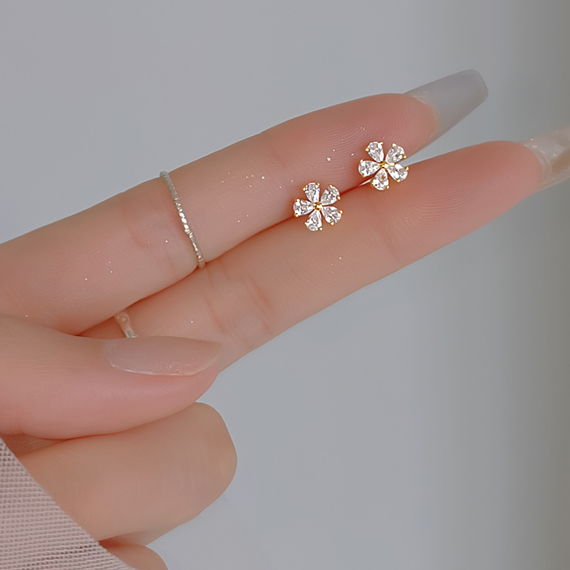 Mini light luxury style diamond-encrusted flower stud earrings, versatile and personalized Korean style fashionable earrings S925 silver needle earrings wholesale full figure