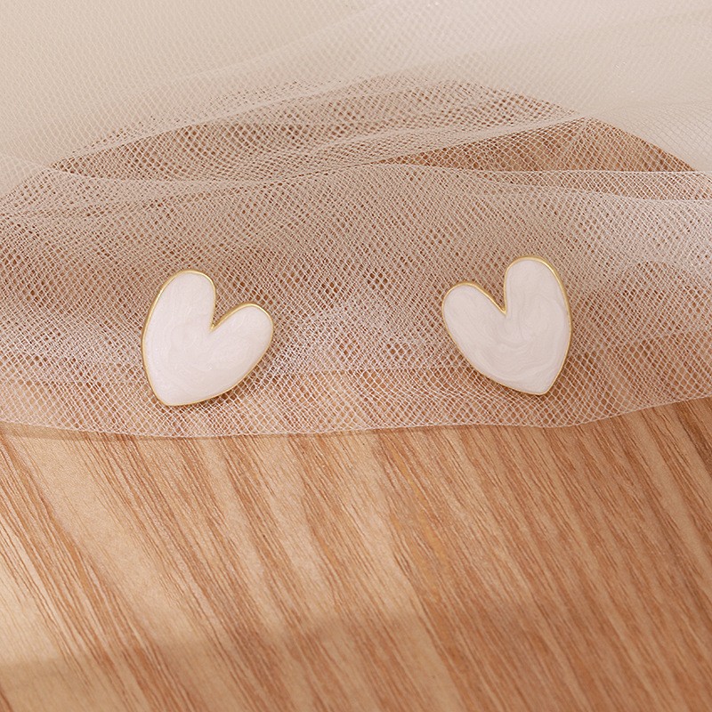 S925 Silver Needle Korean simple and niche design oil-dripping heart-shaped stud earrings New French cute trendy earrings Specification drawing