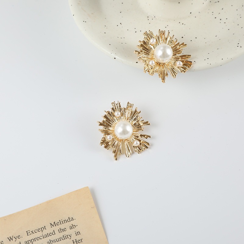 925 Silver needle Sunflower pearl stud earrings, Korean style, exaggerated personality, short hair atmosphere, fireworks earrings Application Scenario