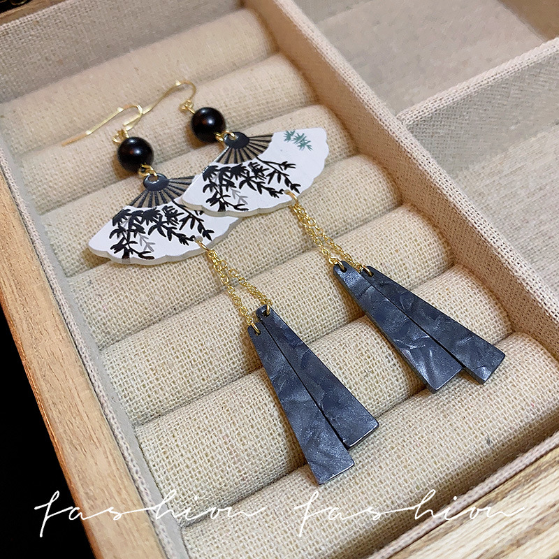 New Chinese-style retro traditional Chinese ink wash fan-shaped tassel earrings, elegant earrings, new high-end, personalized and fashionable earrings Specification drawing